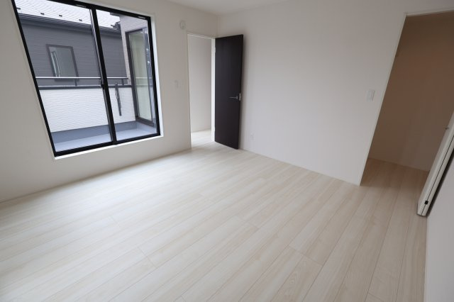 《仲介手数料無料》ふじみ野市上福岡５丁目8-7新築一戸建てグラファーレの洋室|2階 8帖