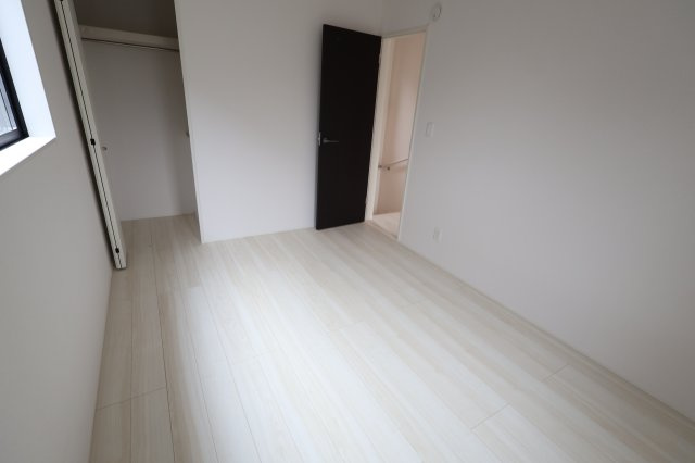 《仲介手数料無料》ふじみ野市上福岡５丁目8-7新築一戸建てグラファーレの洋室|2階 6帖
