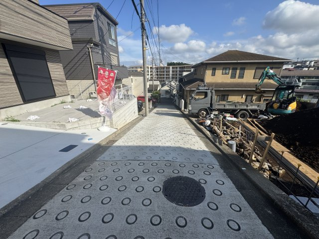 さちが丘新築戸建　並列２台駐車可能　南万騎が原駅徒歩約10分の前面道路含む現地写真