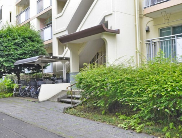 みずほ台団地10-1棟 のエントランス