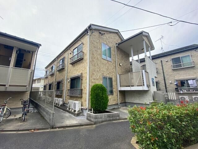江戸川区鹿骨２丁目のアパートの外観