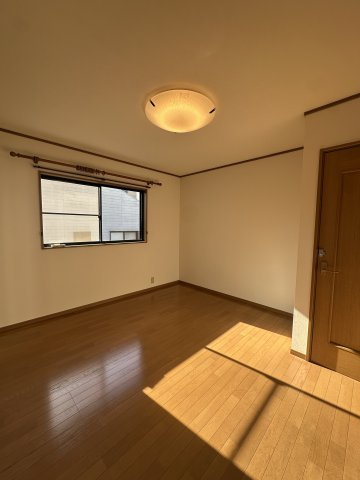 東九条河西町　戸建ての洋室