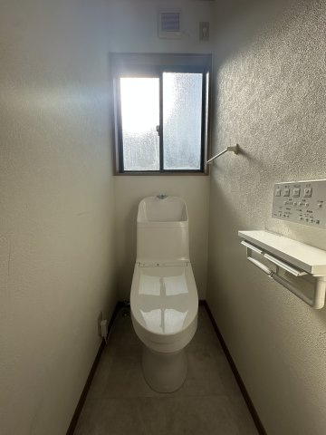 東九条河西町　戸建てのトイレ