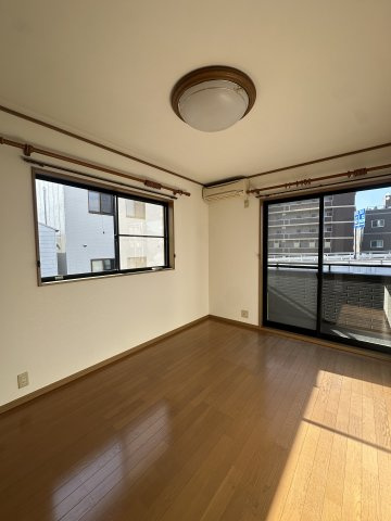 東九条河西町　戸建ての洋室