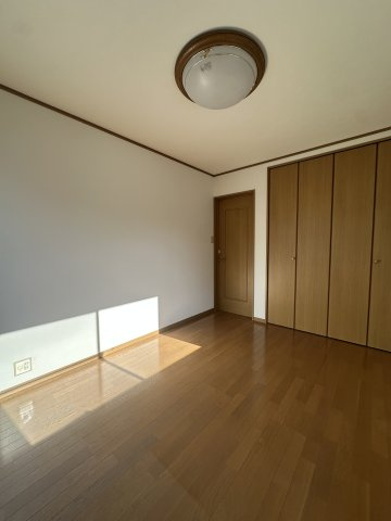 東九条河西町　戸建ての洋室