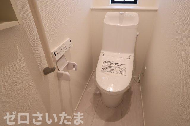 《仲介手数料無料》ふじみ野市上福岡５丁目8-7新築一戸建てグラファーレのトイレ|1階