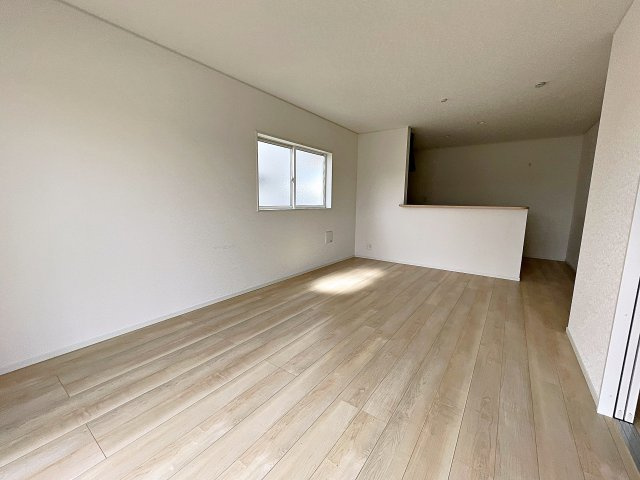 新築戸建・新築建売　白河市東釜子第1　の居間・リビング|広々としたリビングは家族が集うくつろぎの空間です！