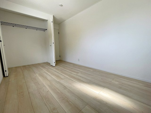 新築戸建・新築建売　白河市東釜子第1　の洋室|全居室収納完備！収納が多いと室内もスッキリ快適！