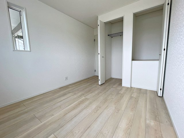 新築戸建・新築建売　白河市東釜子第1　の洋室|5.7帖の洋室はコンパクトなので空調効率が高く過ごしやすいプライベートルーム！