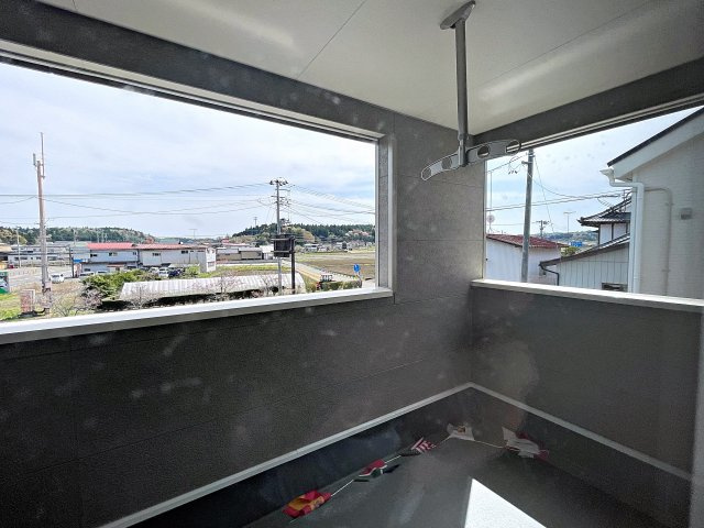 新築戸建・新築建売　白河市東釜子第1　のバルコニー|天候の急な変化にも柔軟に対応できる快適なインナーバルコニー！
