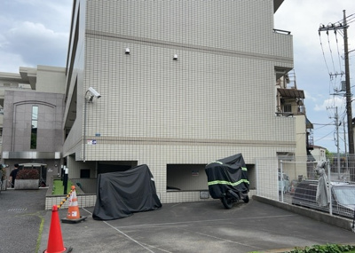 【外観】 | 共立リライアンス八王子Ⅱ | 隣家の土地はどうなっているのか、生活利便施設が近くにあるのか、学校まで近いかなど、お客様のライフスタイルにあわせたイメージが重要です。また、近くにあると困る施設が近くにないかも確認するといいでしょう。