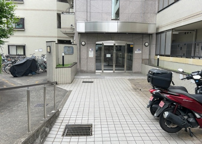 【内装】 | 共立リライアンス八王子Ⅱ | 共有部分は、住民なら誰もが使える設備のこと。例えば駐車場やエレベーター、インターネット設備、セキュリティ設備などがあります。他にも、マンションの廊下・外部階段やエントランス・ゴミ置き場などがあります。
