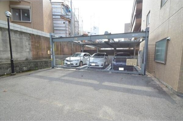 ウィル猫洞の駐車場
