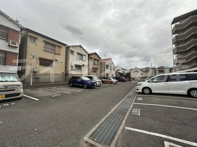 アフロディ布市の駐車場|駐車場があるので、車を買う予定の方も安心です