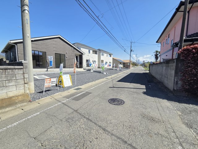 新築　前橋市粕川町新屋第2　1号棟　Cradle Gardenの前面道路含む現地写真|現地写真　南側前面道路幅員約5.3ｍ