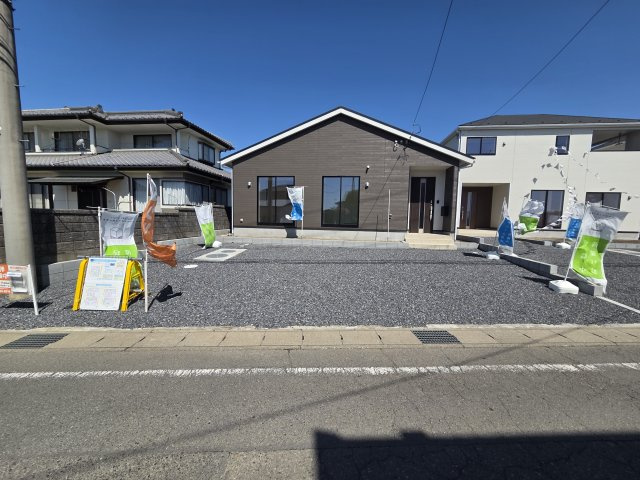 新築　前橋市粕川町新屋第2　1号棟　Cradle Gardenの駐車場|現地写真　駐車は建物南側に並列3台可能です！