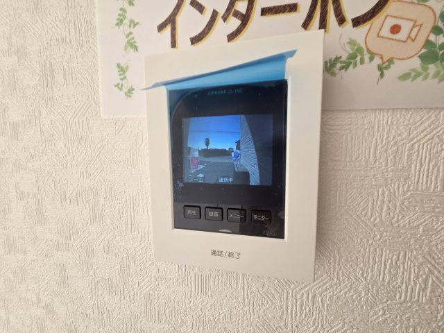 新築　前橋市粕川町新屋第2　3号棟　Cradle Gardenの防犯設備|現地写真　カラーTVモニター付きのドアホンがついています。お子様やご高齢の方がお留守番の時でも安心です！