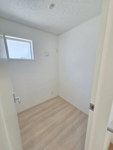 新築　前橋市粕川町新屋第2　3号棟　Cradle Gardenの設備|現地写真　2階のテレワークルームです！納戸としてもご活用いただけます！