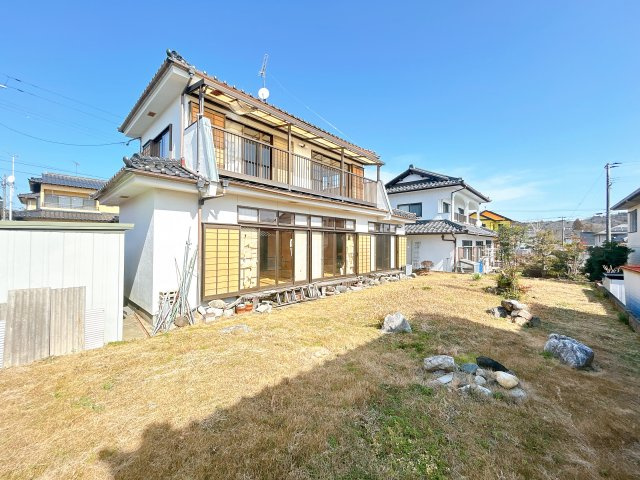 いわき市石森一丁目中古住宅 陽当たり良好！4LDK　不動産プラスの外観|お庭は建物の南側に位置し陽当たり良好です。広いお庭ですのでお子様の遊び場にもぴったりです。