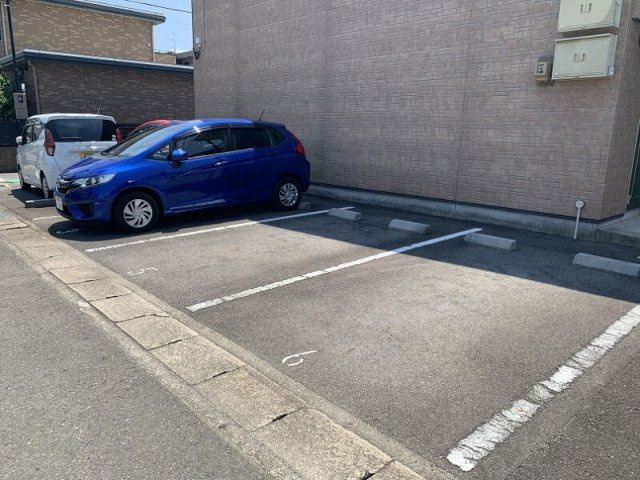 プレザントKの駐車場