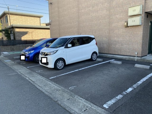 プレザントKの駐車場