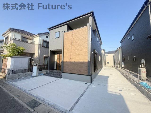 三郷市彦糸　新築戸建　全5棟　1号棟の外観|シックな色合いがオシャレな邸宅です