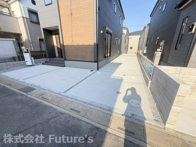 三郷市彦糸　新築戸建　全5棟　1号棟の駐車場|カースペース2台分あり（車種制限あり）