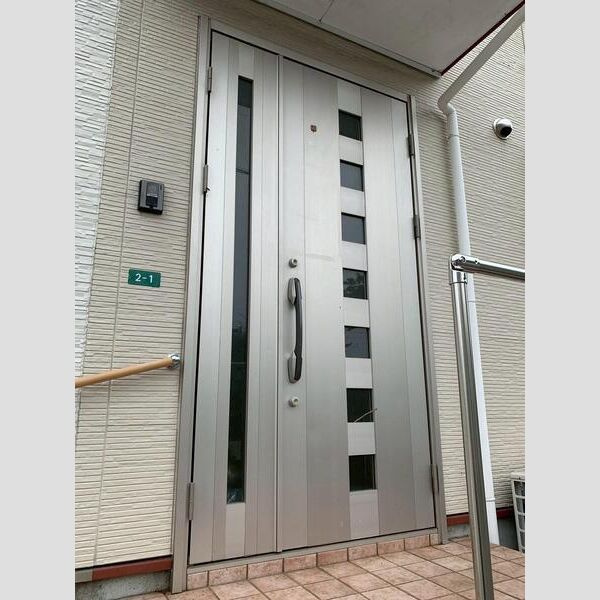 緑ケ丘戸建のエントランス