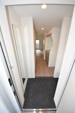 セレニテ日本橋プリエの玄関