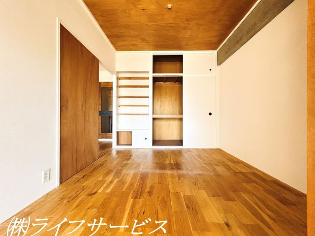 【洋室】 | ファミール北大阪パークサイド | 洋室4.5帖/収納・オープンシェルフ有