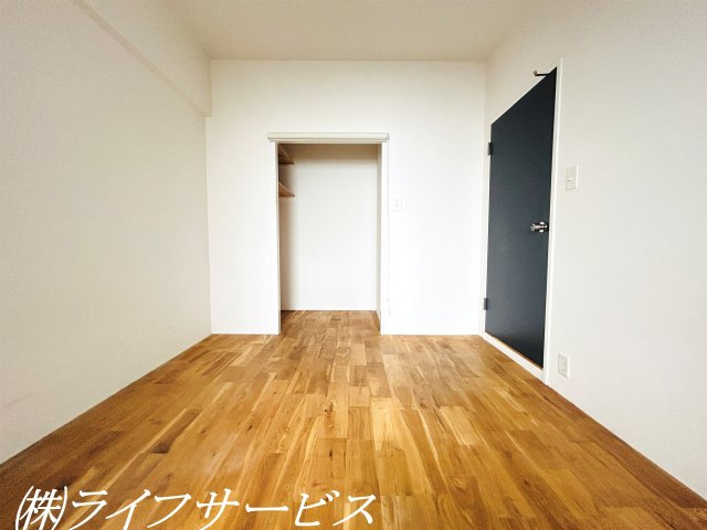 【洋室】 | ファミール北大阪パークサイド | 洋室5.5帖/ウォークインクローゼット有