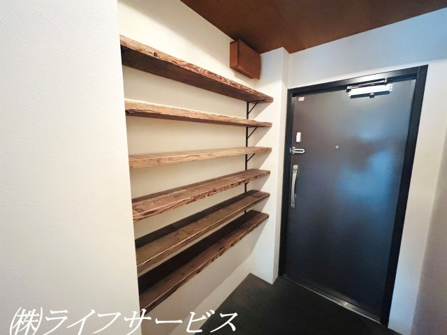 【玄関】 | ファミール北大阪パークサイド | 玄関/オープンシェルフ有