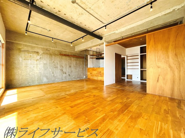【居間・リビング】 | ファミール北大阪パークサイド | 全面リフォーム履歴有／ＬＤＫ１８.３帖
