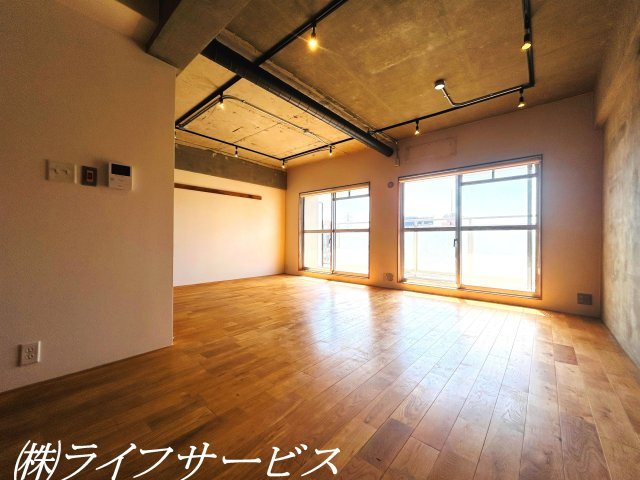 【居間・リビング】 | ファミール北大阪パークサイド | 全面リフォーム履歴有／ＬＤＫ１８.３帖