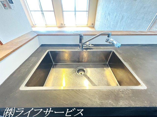 【キッチン】 | ファミール北大阪パークサイド | シャワー付水栓搭載