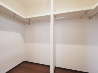 【収納】 | 四街道市栗山　新築戸建 | 広々ウォークインクローゼットは取り出しやすいのはもちろん、毎日のお洋服選びが楽しくなりますね