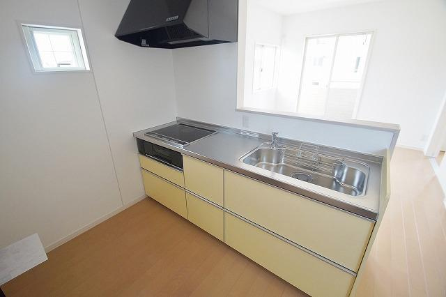 【キッチン】 | 小田部5丁目戸建賃貸 | 別号室の写真になります。現況優先。