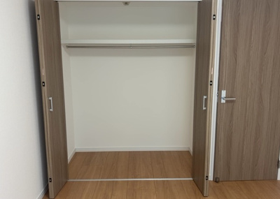 【収納】 | 東急ドエルアルス淵野辺 | デザイン性を重視しすぎて収納が少なかった！なんてことにならないため、事前に現地で収納の数を確認しておくことをお勧めします。クローゼット以外にも床下収納や屋根裏収納、パントリーなどもチェックしましょう。