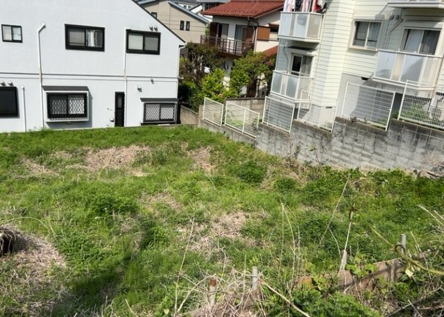 【外観】 | 土地購入を検討されている場合、境界杭がない状態で購入してしまうと境界確定測量をする必要があり、費用がかかります。購入の前に、売主、隣土地所有者立ち合いのもと境界を確定し境界杭を設置するのがベストです。