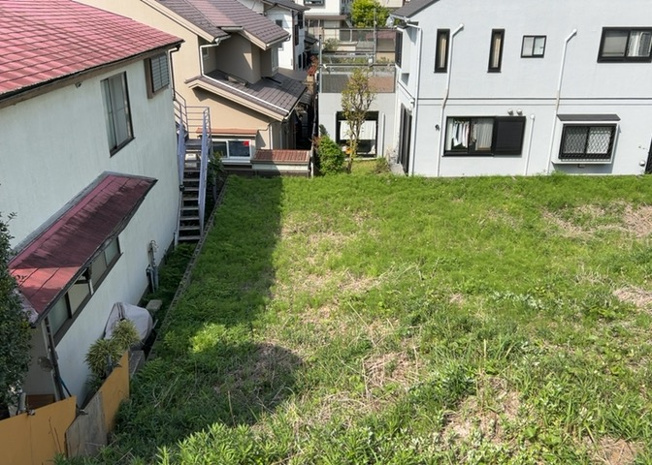 【外観】 | 家を建てる前提で土地を探している場合、地盤の丈夫さは譲れない条件の一つです。地盤が脆弱だと追加工事が必要となります。また、過去に地盤沈下や液状化現象を起こした土地は、できるだけ避けた方がいいでしょう。