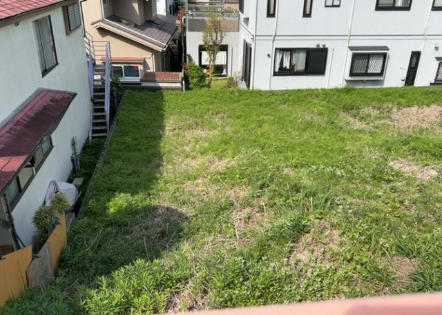 【外観】 | 人が暮らすうえで日光は大切な要素となります。日当たりの良さは譲れないポイントですね。併せて近くに大きな建築物の建築予定がないか、あるいはそれが可能な土地が近くにないか事前に確認することもお勧めします。