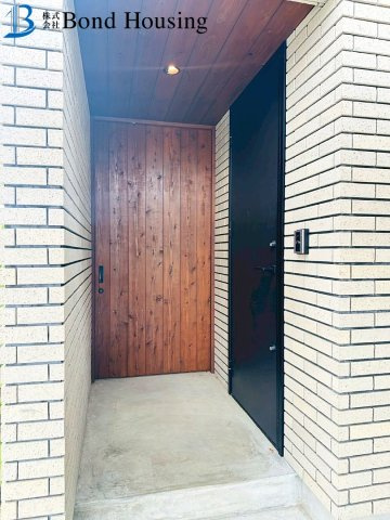 LDK24帖　中庭付き　玉津町西河原　良質戸建の玄関