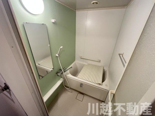 エレベータのあるフローリング仕上げの３LDKの浴室|リフォーム履歴のあるお風呂はLIXIL製品（システムバスリノビオP）