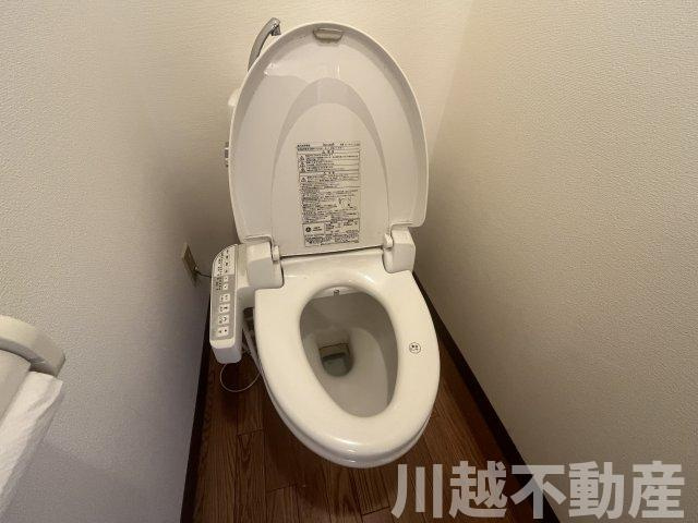 エレベータのあるフローリング仕上げの３LDKのトイレ|清潔感のあるトイレ