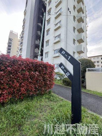 エレベータのあるフローリング仕上げの３LDKのその他|大型団地にふさわしい棟の案内看板