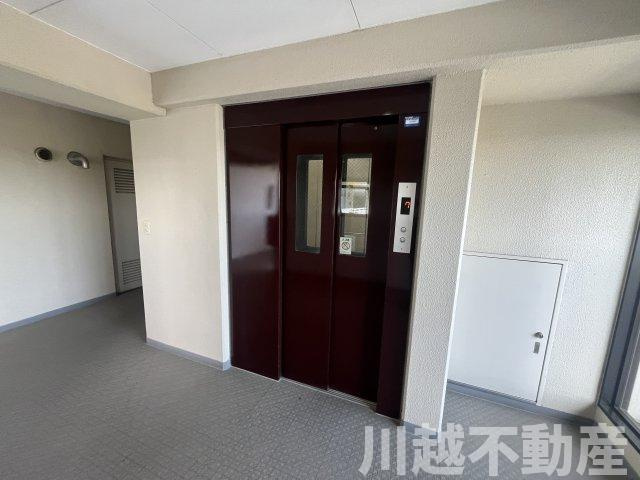 エレベータのあるフローリング仕上げの３LDKのその他共用部分|川越グリーンパーク内にあって数少ないエレベータ付きの棟