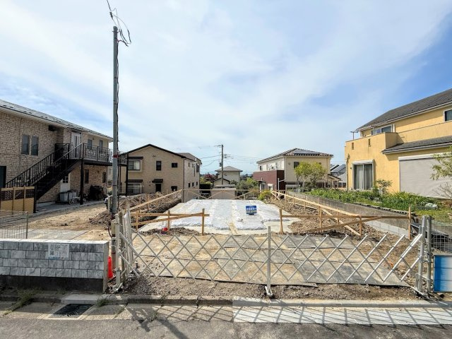 栄区東上郷町　新築戸建て　第2の外観|◆一戸建てを中心とした街並みが整然と続き、周辺は高い建物が建っていないので、緑の多い閑静な趣を感じる環境です。街並みや周辺環境も重要なポイントです！！