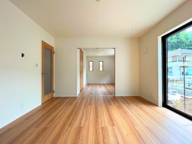 栄区東上郷町　新築戸建て　第2の居間・リビング|［モデルハウス］◆リビングは一日中太陽の光が射し込みます。家族が集まる空間は、自然と笑顔が溢れます！