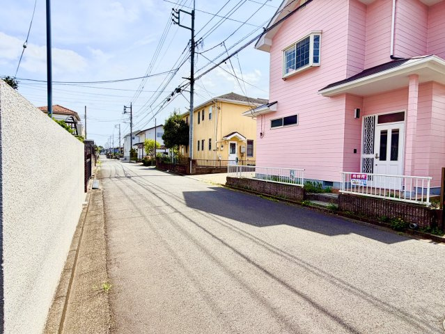 守谷市松前台7-22-19の前面道路含む現地写真