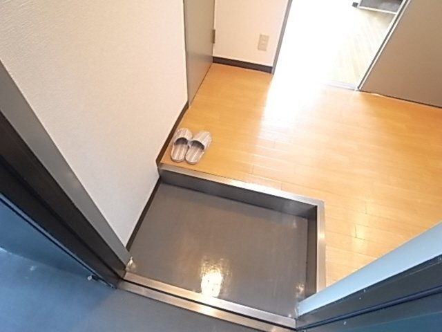 ウィステリア青木の玄関